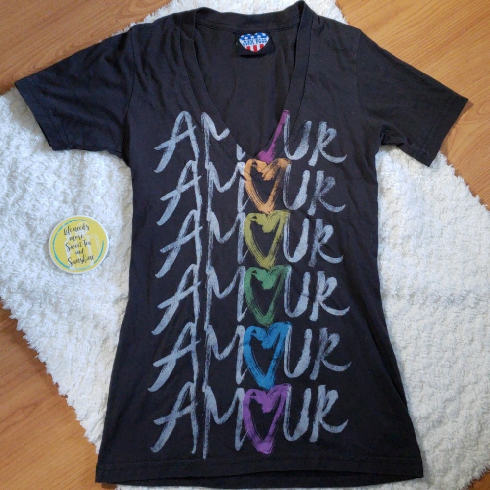JUNK FOOD ladies Amour graphic shirt Size S